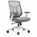 Ergonomische bureaustoel met verstelbare zithoogte en armleuningen, grijs/wit/zwart, 64 x 64 x 112-122 cm