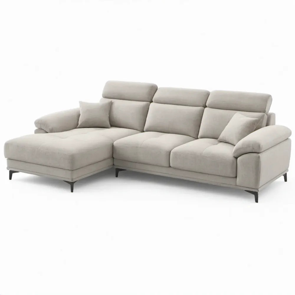 Beige hoekbank met chaise longue links, verstelbare hoofdsteunen en zwarte poten, 285 x 165 x 98 cm